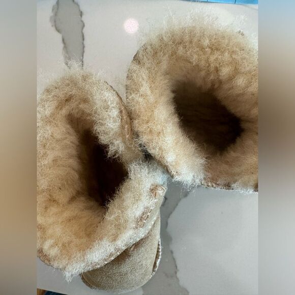 UGG Baby booties. - Picture 5 of 5